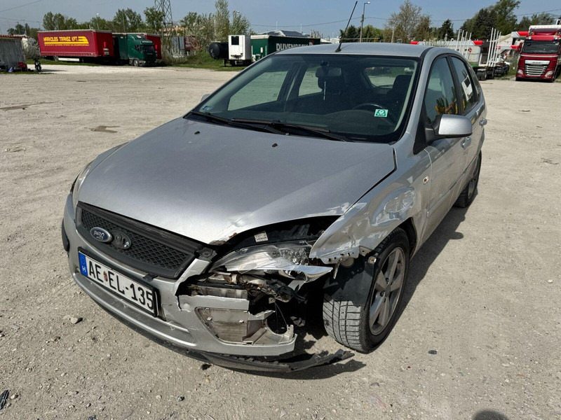 Ford Focus 1,6 i - Damaged Car - Hatchback/ Halvkombi: bild 1 Ford Focus 1,6 i - Damaged Car - Hatchback/ Halvkombi: bild 1