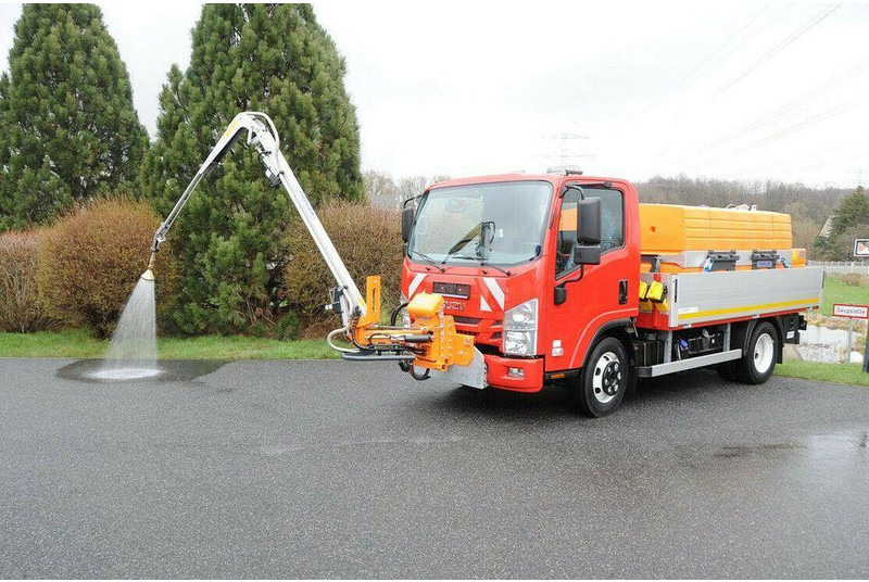 Isuzu NPR Locsolókocsi - Tankbil: bild 1 Isuzu NPR Locsolókocsi - Tankbil: bild 1