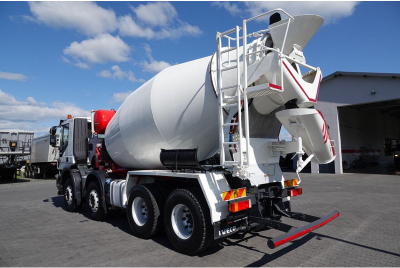 Iveco TRAKKER 410 / 8X4 / BETONOMIESZARKA 9 M3 / PUTZMEISTER / ALUFELG - Betongbil: bild 4 Iveco TRAKKER 410 / 8X4 / BETONOMIESZARKA 9 M3 / PUTZMEISTER / ALUFELG - Betongbil: bild 4