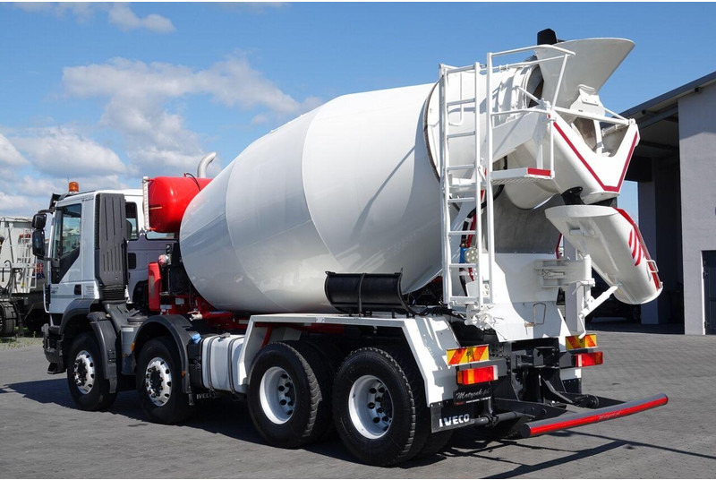 Iveco TRAKKER 410 / 8X4 / BETONOMIESZARKA 9 M3 / PUTZMEISTER / ALUFELG - Betongbil: bild 5 Iveco TRAKKER 410 / 8X4 / BETONOMIESZARKA 9 M3 / PUTZMEISTER / ALUFELG - Betongbil: bild 5