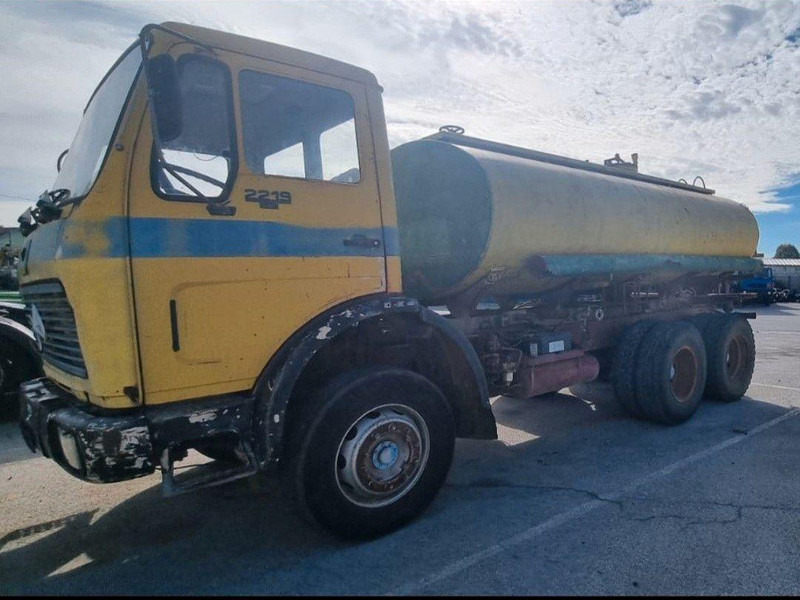 Mercedes-Benz 2219 6x4 Vízszállító Tartálykocsi - Tankbil: bild 2 Mercedes-Benz 2219 6x4 Vízszállító Tartálykocsi - Tankbil: bild 2
