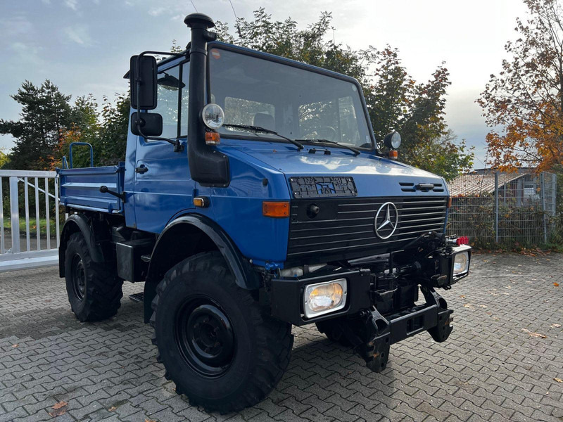Mercedes-Benz Unimog 427 Platós hókotrócs - Tvåhjulstraktor: bild 1 Mercedes-Benz Unimog 427 Platós hókotrócs - Tvåhjulstraktor: bild 1