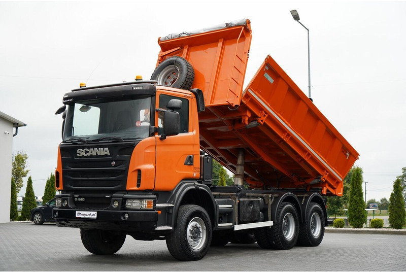 Scania G 440 / 6x6 / WYWROTKA TRZY-STRONNA / 2X HYDROBURTA / BOARDMATIC - Tippbil lastbil: bild 1 Scania G 440 / 6x6 / WYWROTKA TRZY-STRONNA / 2X HYDROBURTA / BOARDMATIC - Tippbil lastbil: bild 1