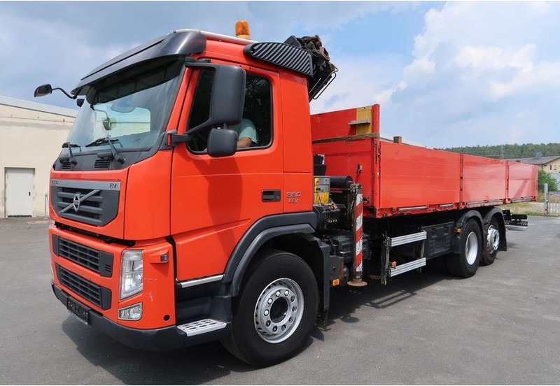 Volvo FM 330 6x2 - Flakbil, Kranbil: bild 2 Volvo FM 330 6x2 - Flakbil, Kranbil: bild 2