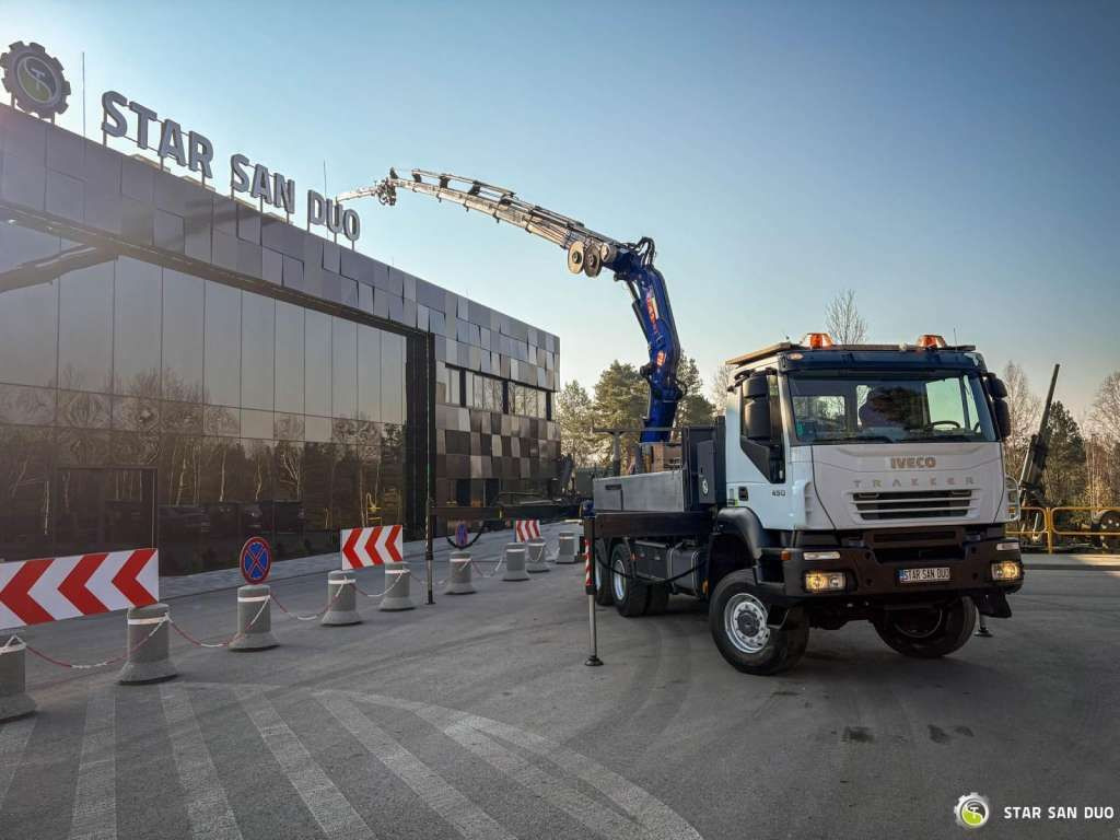 Iveco TRAKKER 450 6x6 PM41S FLY JIB Crane Kipper - Kranbil: bild 3 Iveco TRAKKER 450 6x6 PM41S FLY JIB Crane Kipper - Kranbil: bild 3