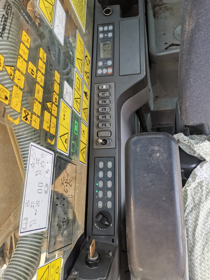 Bandgrävare CATERPILLAR 320 E: bild 7