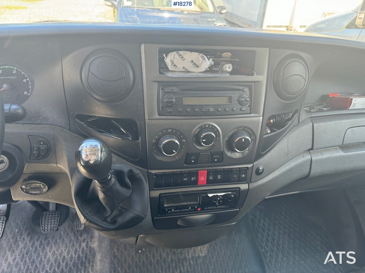 Lastbil med skåp Iveco 50C17: bild 25