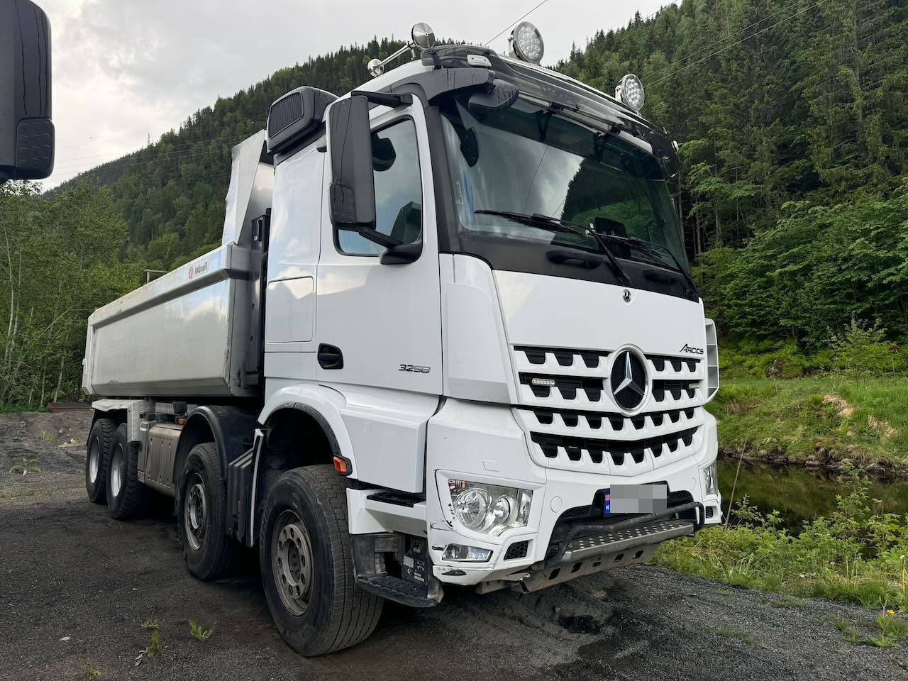 Mercedes Arocs 3258 - Tippbil lastbil: bild 1 Mercedes Arocs 3258 - Tippbil lastbil: bild 1