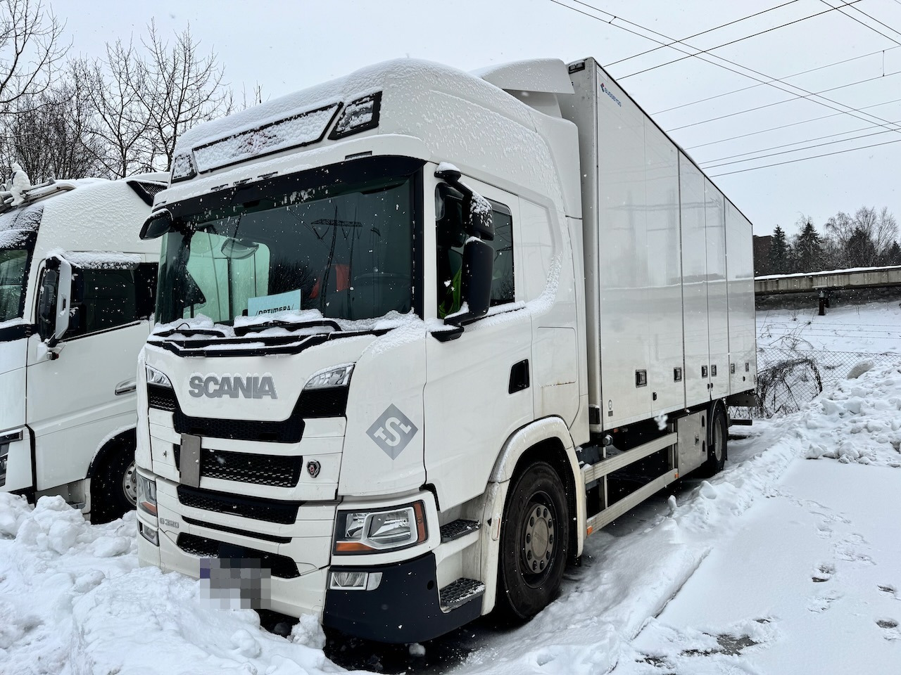 Scania G320 - Lastbil med skåp: bild 1 Scania G320 - Lastbil med skåp: bild 1