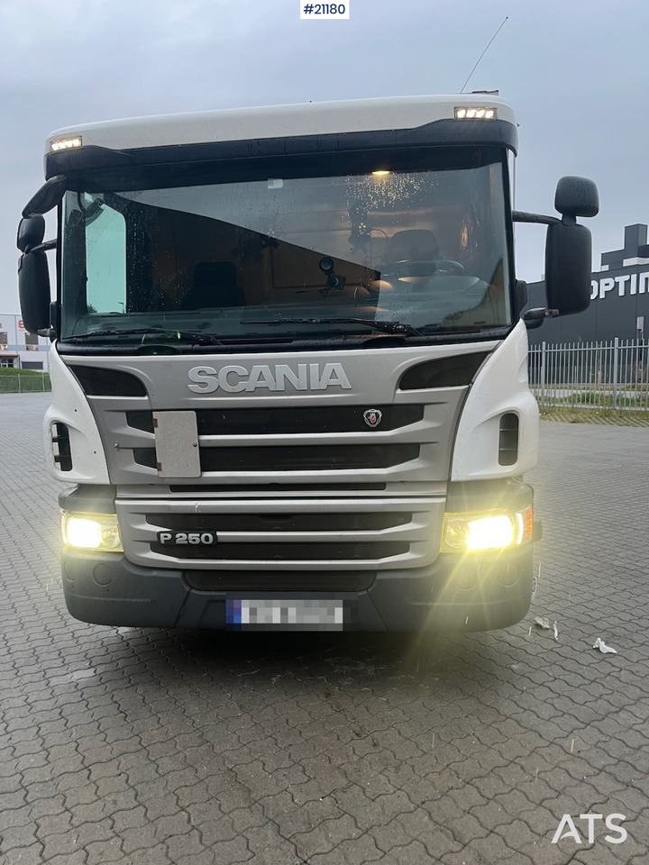 Scania P250 - Lastbil med skåp: bild 1 Scania P250 - Lastbil med skåp: bild 1