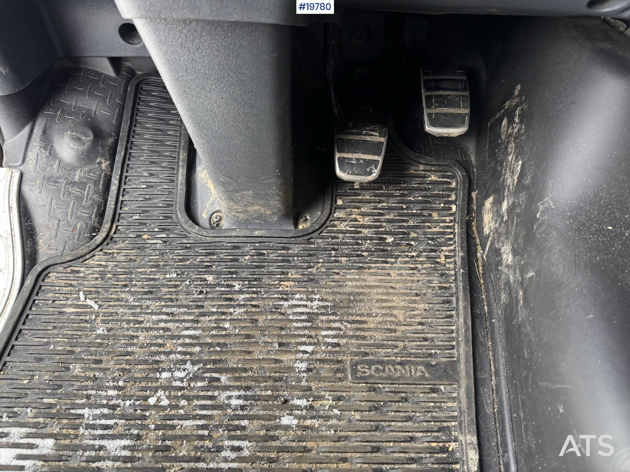 Lastbil med skåp Scania R560: bild 16