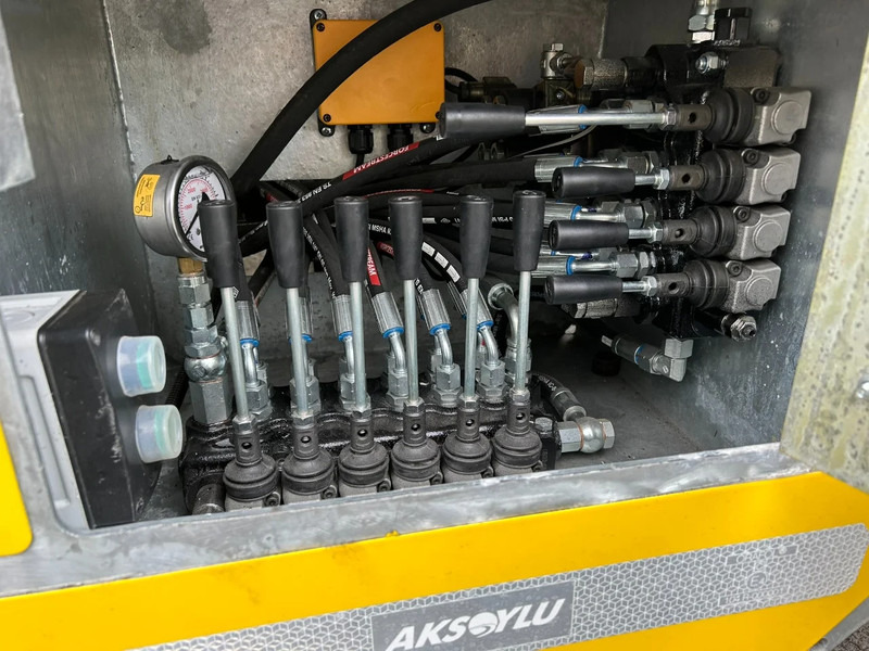 AKSOYLU AKT2 versie II special met extra Functie's 6 car-loader Autotransporter - Biltransportbil semitrailer: bild 4 AKSOYLU AKT2 versie II special met extra Functie's 6 car-loader Autotransporter - Biltransportbil semitrailer: bild 4