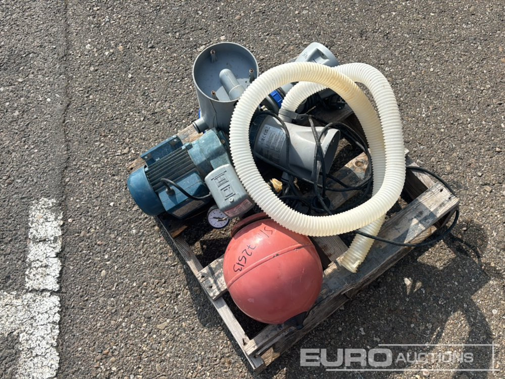 Submersible Water Pumps (3 of) / Bombas de Agua - Entreprenadutrustning: bild 3 Submersible Water Pumps (3 of) / Bombas de Agua - Entreprenadutrustning: bild 3
