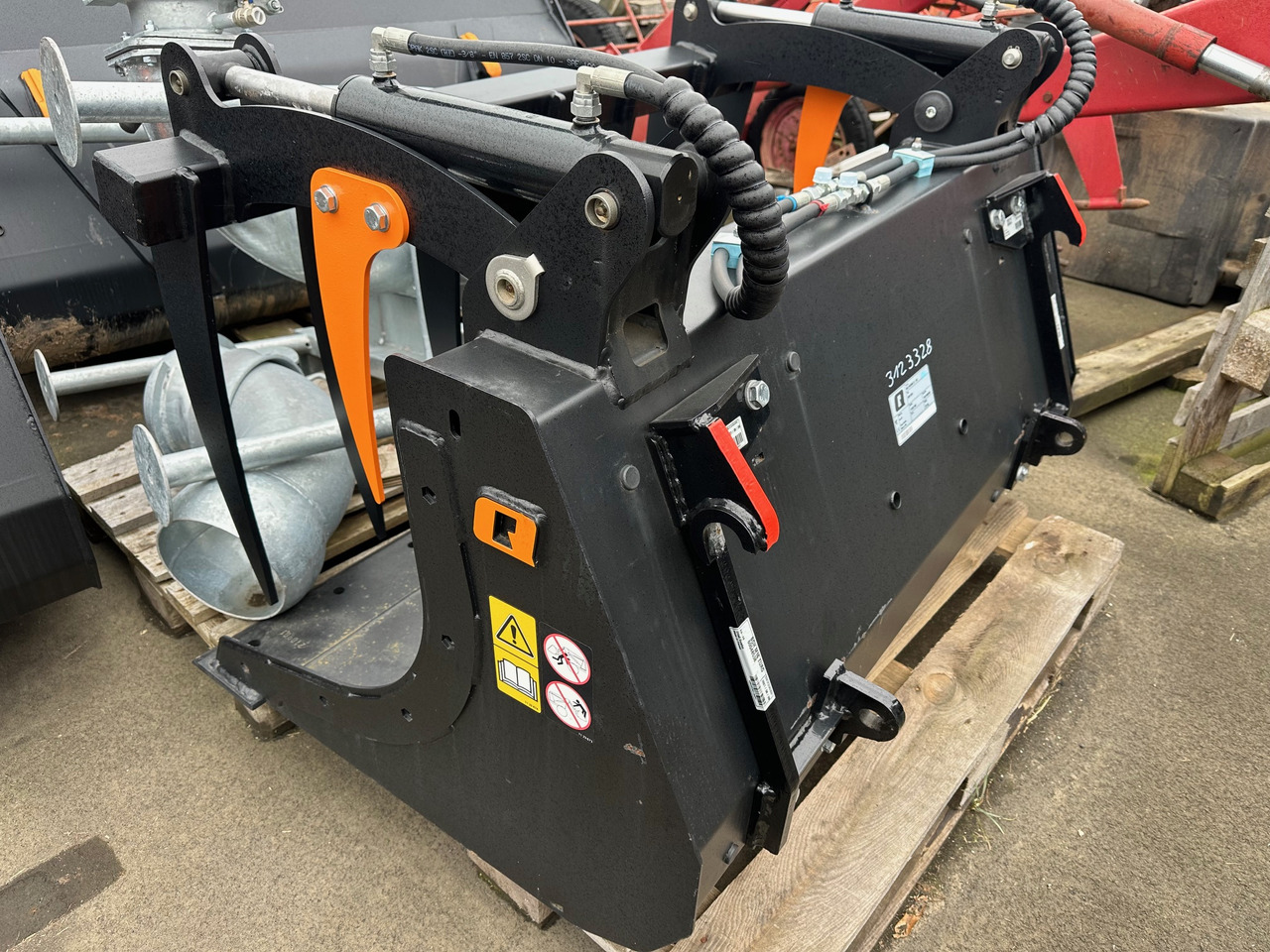 Alö Multibenne S 140 BOH M16 S/L - Frontlastar för traktor: bild 1 Alö Multibenne S 140 BOH M16 S/L - Frontlastar för traktor: bild 1
