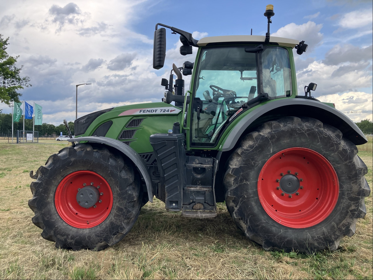 Fendt 724 Vario S4 - Traktor: bild 1 Fendt 724 Vario S4 - Traktor: bild 1