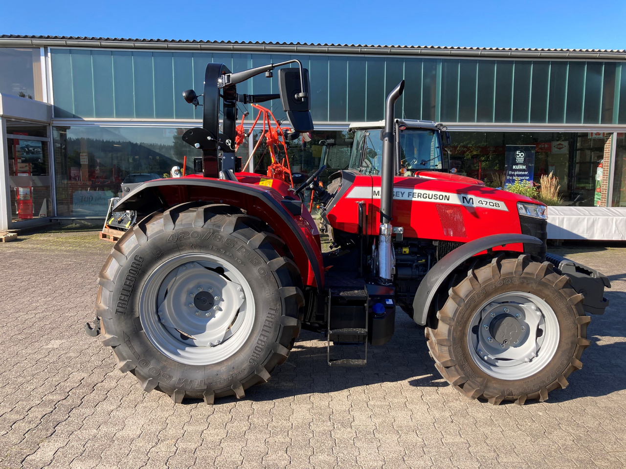 Massey Ferguson 4708 M Plattform Essential - Traktor: bild 1 Massey Ferguson 4708 M Plattform Essential - Traktor: bild 1