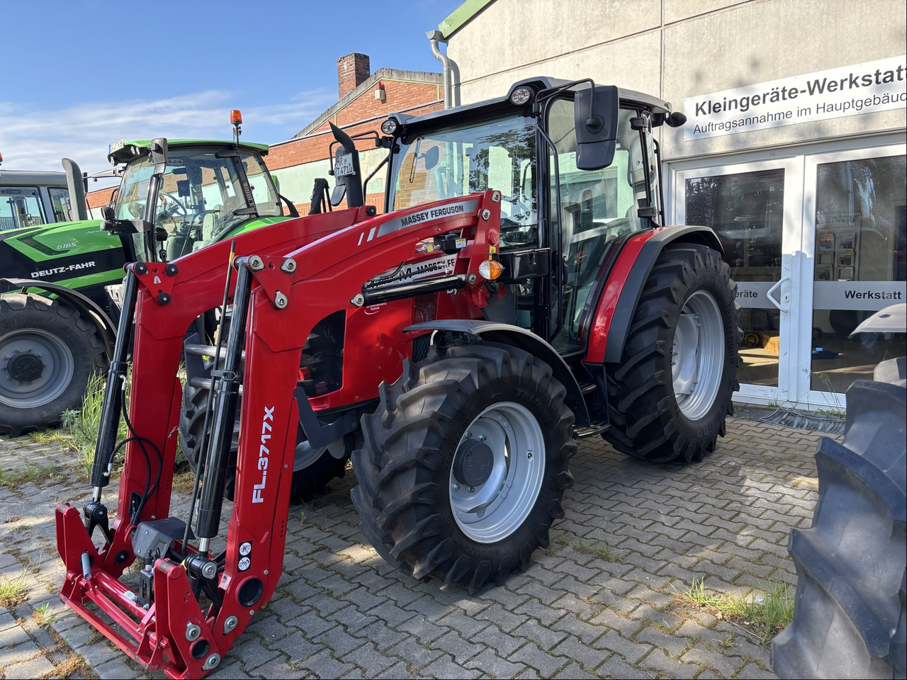 Massey Ferguson 4710 M Cab Essential Dyna 2 - Traktor: bild 1 Massey Ferguson 4710 M Cab Essential Dyna 2 - Traktor: bild 1