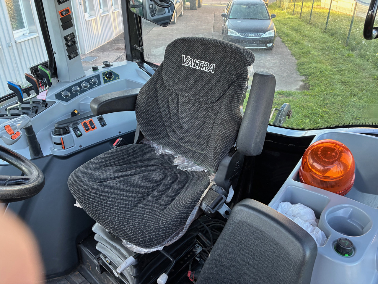 Valtra A114MH4 AC 71.5 - Traktor: bild 4 Valtra A114MH4 AC 71.5 - Traktor: bild 4