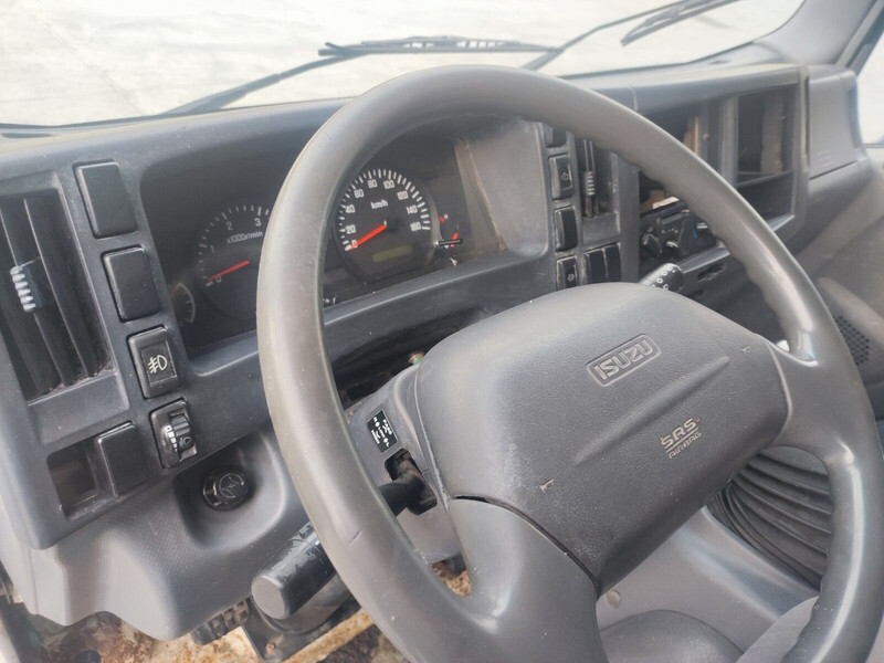Isuzu NLR NL 77 85 "N - L" - Hytt och interiör för Lastbil: bild 3 Isuzu NLR NL 77 85 "N - L" - Hytt och interiör för Lastbil: bild 3