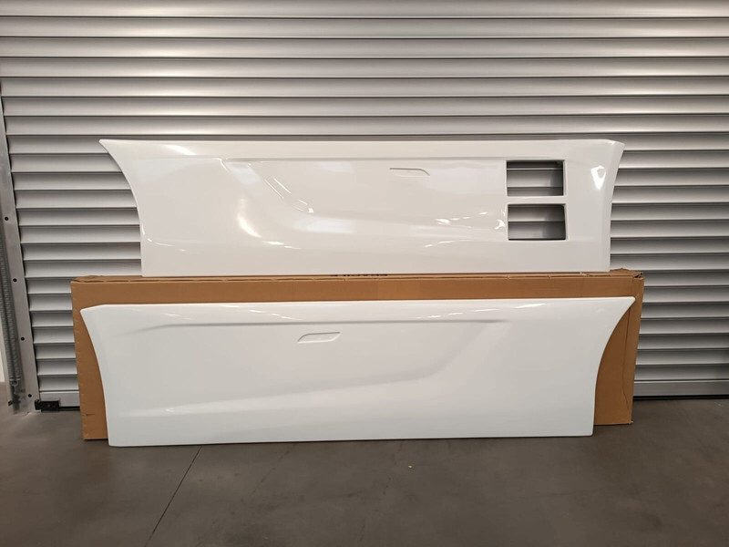 Iveco S WAY EURO 6 - ADBlue steps / scalini ADBlue - Aerodynamik/ Spoiler för Lastbil: bild 1 Iveco S WAY EURO 6 - ADBlue steps / scalini ADBlue - Aerodynamik/ Spoiler för Lastbil: bild 1