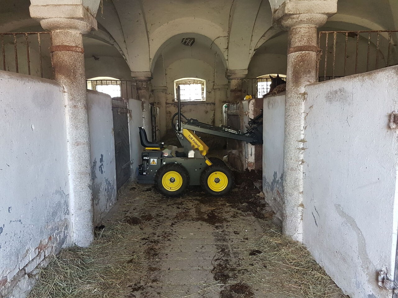 Tur Poland Mini Loader TUR N 520 Mini Hoflader Kompaktlader Briggs&Stratton - Kompaktlastare/ Slirstyrda lastare: bild 5 Tur Poland Mini Loader TUR N 520 Mini Hoflader Kompaktlader Briggs&Stratton - Kompaktlastare/ Slirstyrda lastare: bild 5