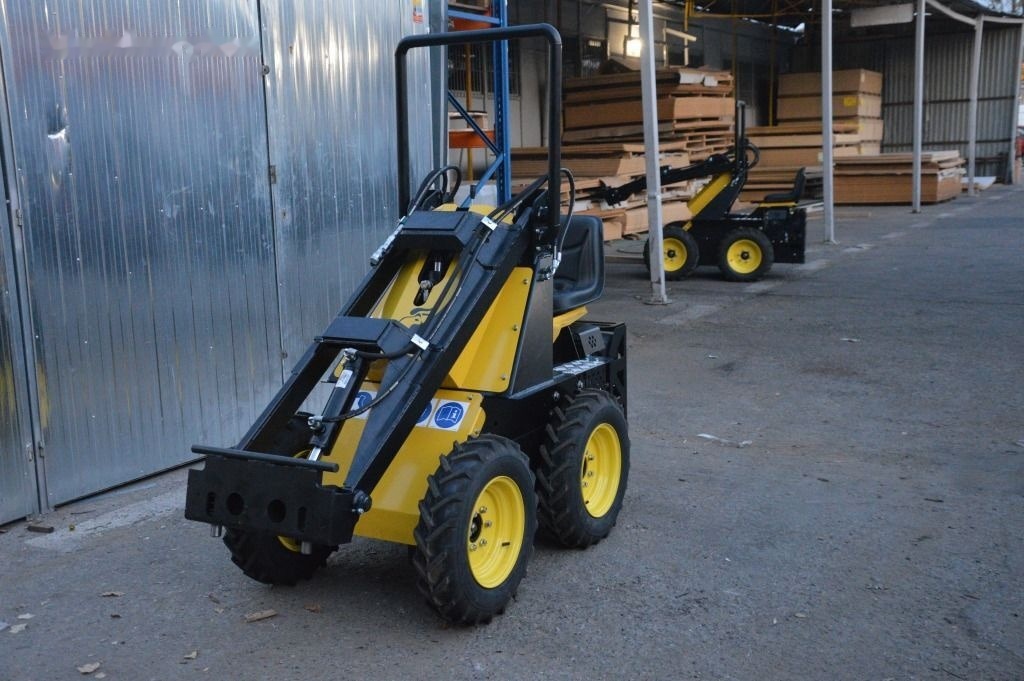 Tur Poland Miniradlader Miniloader Mini hoflader TUR N 520 Briggs&Stratton - Kompaktlastare/ Slirstyrda lastare: bild 3 Tur Poland Miniradlader Miniloader Mini hoflader TUR N 520 Briggs&Stratton - Kompaktlastare/ Slirstyrda lastare: bild 3