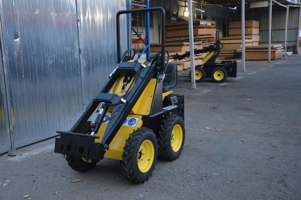Tur Poland Miniradlader Miniloader Mini hoflader TUR N 520 - Kompaktlastare/ Slirstyrda lastare: bild 3 Tur Poland Miniradlader Miniloader Mini hoflader TUR N 520 - Kompaktlastare/ Slirstyrda lastare: bild 3