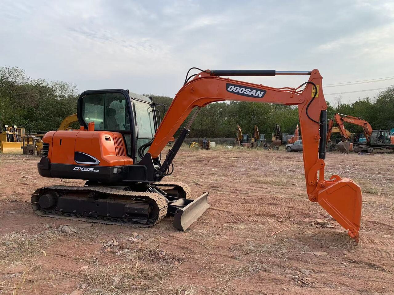 DOOSAN DX55 - Grävmaskin: bild 1 DOOSAN DX55 - Grävmaskin: bild 1