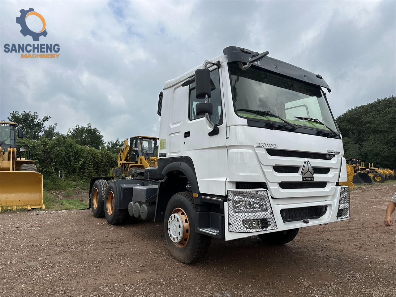 SINOTRUK Howo tractor unit 420hp - Dragbil: bild 3 SINOTRUK Howo tractor unit 420hp - Dragbil: bild 3