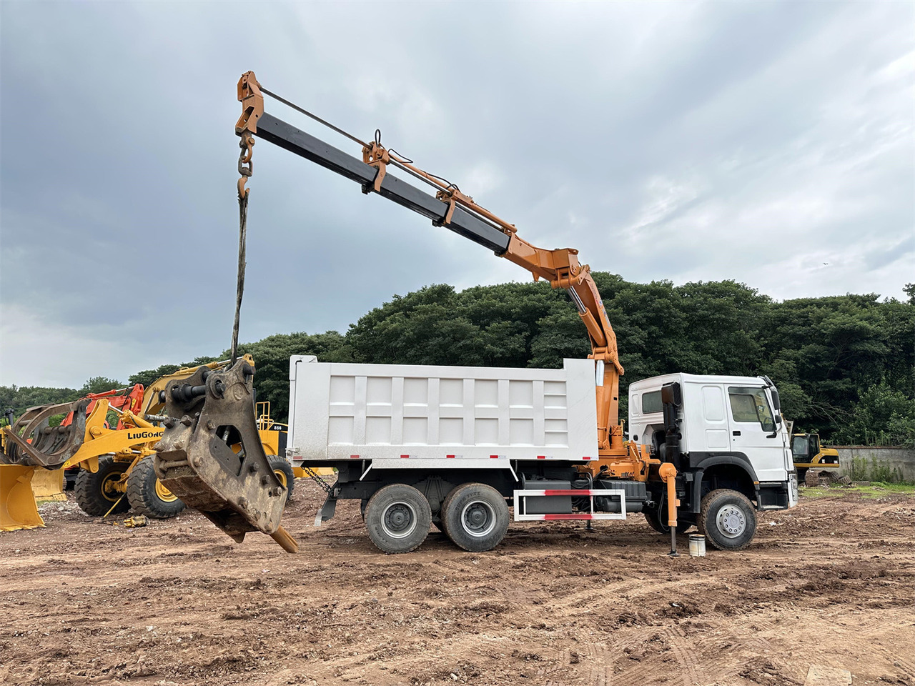 HOWO 371 Mounted Crane Dump truck - Kranbil: bild 2 HOWO 371 Mounted Crane Dump truck - Kranbil: bild 2