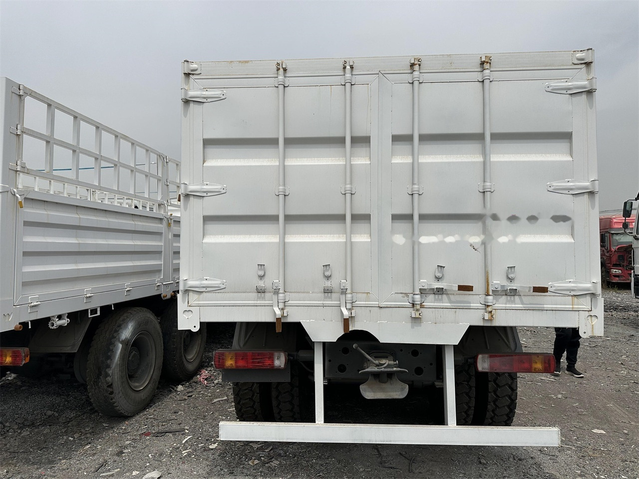 SINOTRUK HOWO 371 Cargo truck - Djurtransport lastbil: bild 5 SINOTRUK HOWO 371 Cargo truck - Djurtransport lastbil: bild 5