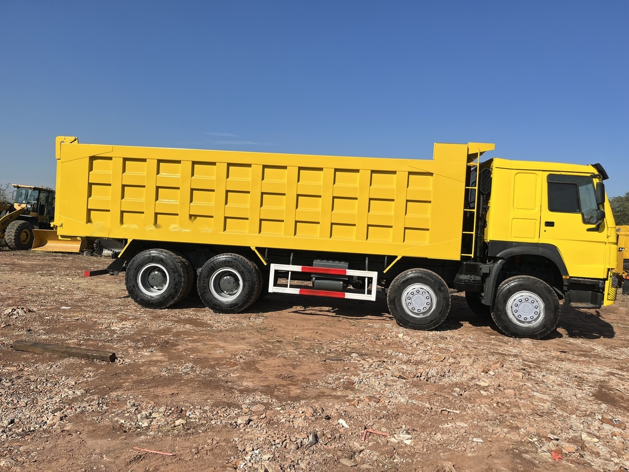 SINOTRUK HOWO 371 Dump Truck 8x4 - Tippbil lastbil: bild 2 SINOTRUK HOWO 371 Dump Truck 8x4 - Tippbil lastbil: bild 2