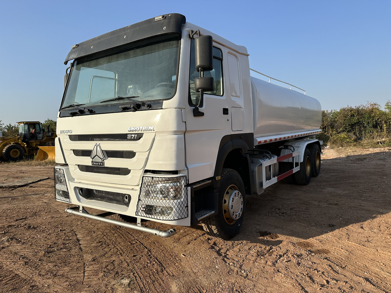 SINOTRUK HOWO 371 Water Tanker Truck - Tankbil: bild 2 SINOTRUK HOWO 371 Water Tanker Truck - Tankbil: bild 2