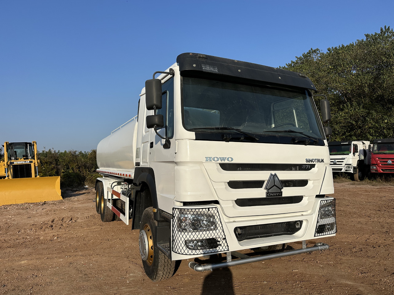 SINOTRUK HOWO 371 Water Tanker Truck - Tankbil: bild 2 SINOTRUK HOWO 371 Water Tanker Truck - Tankbil: bild 2