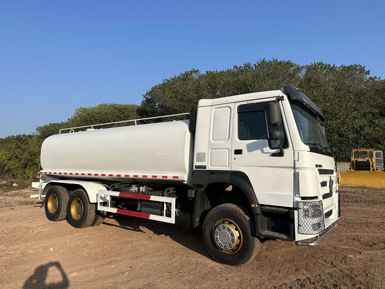 SINOTRUK HOWO 371 Water Tanker Truck - Tankbil: bild 3 SINOTRUK HOWO 371 Water Tanker Truck - Tankbil: bild 3