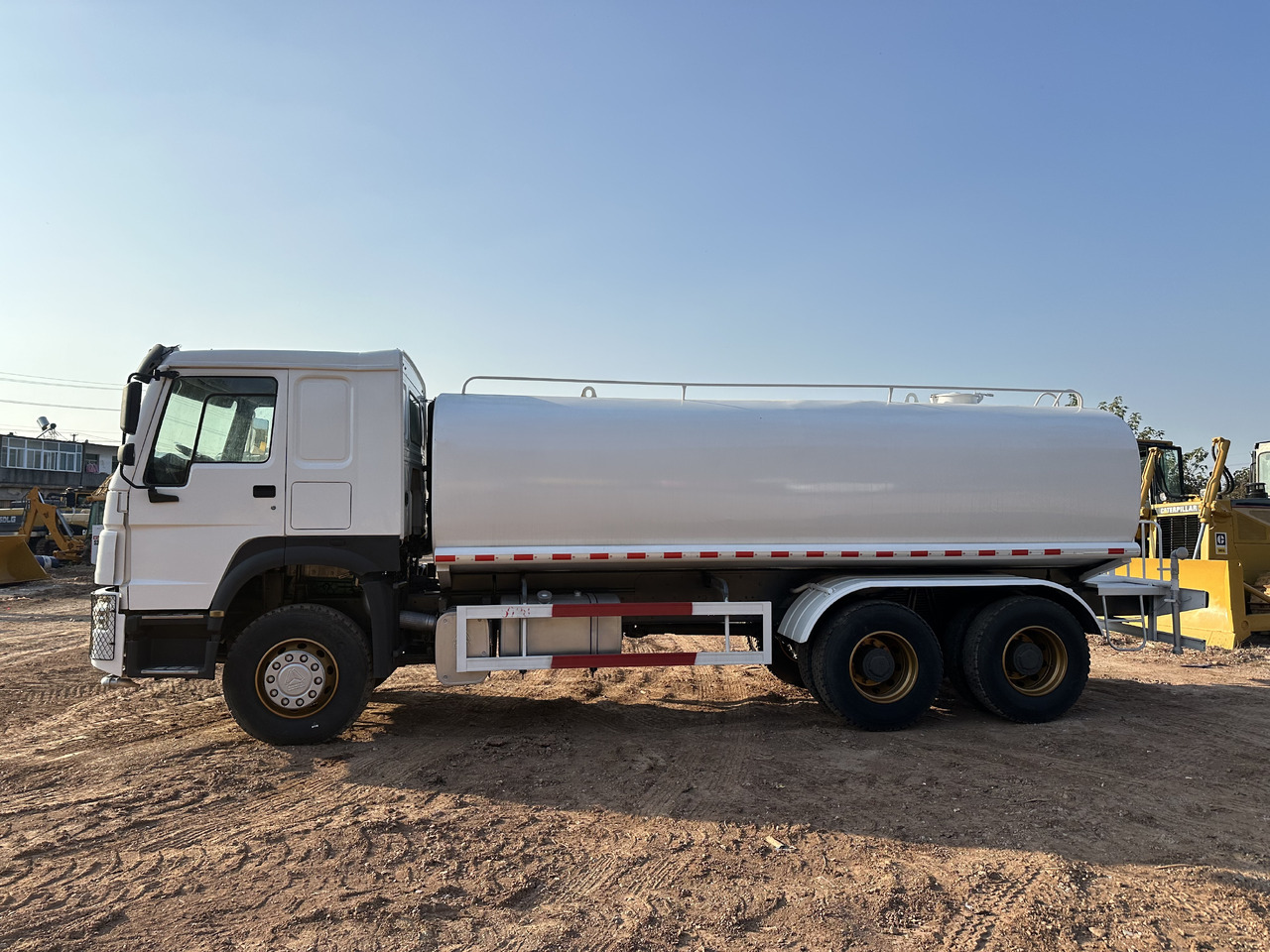 SINOTRUK HOWO 371 Water Tanker Truck - Tankbil: bild 5 SINOTRUK HOWO 371 Water Tanker Truck - Tankbil: bild 5