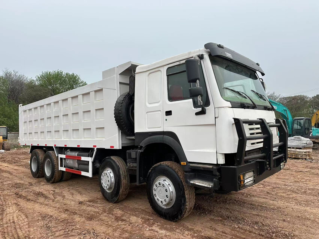 SINOTRUK HOWO 371 with Bumper - Tippbil lastbil: bild 1 SINOTRUK HOWO 371 with Bumper - Tippbil lastbil: bild 1