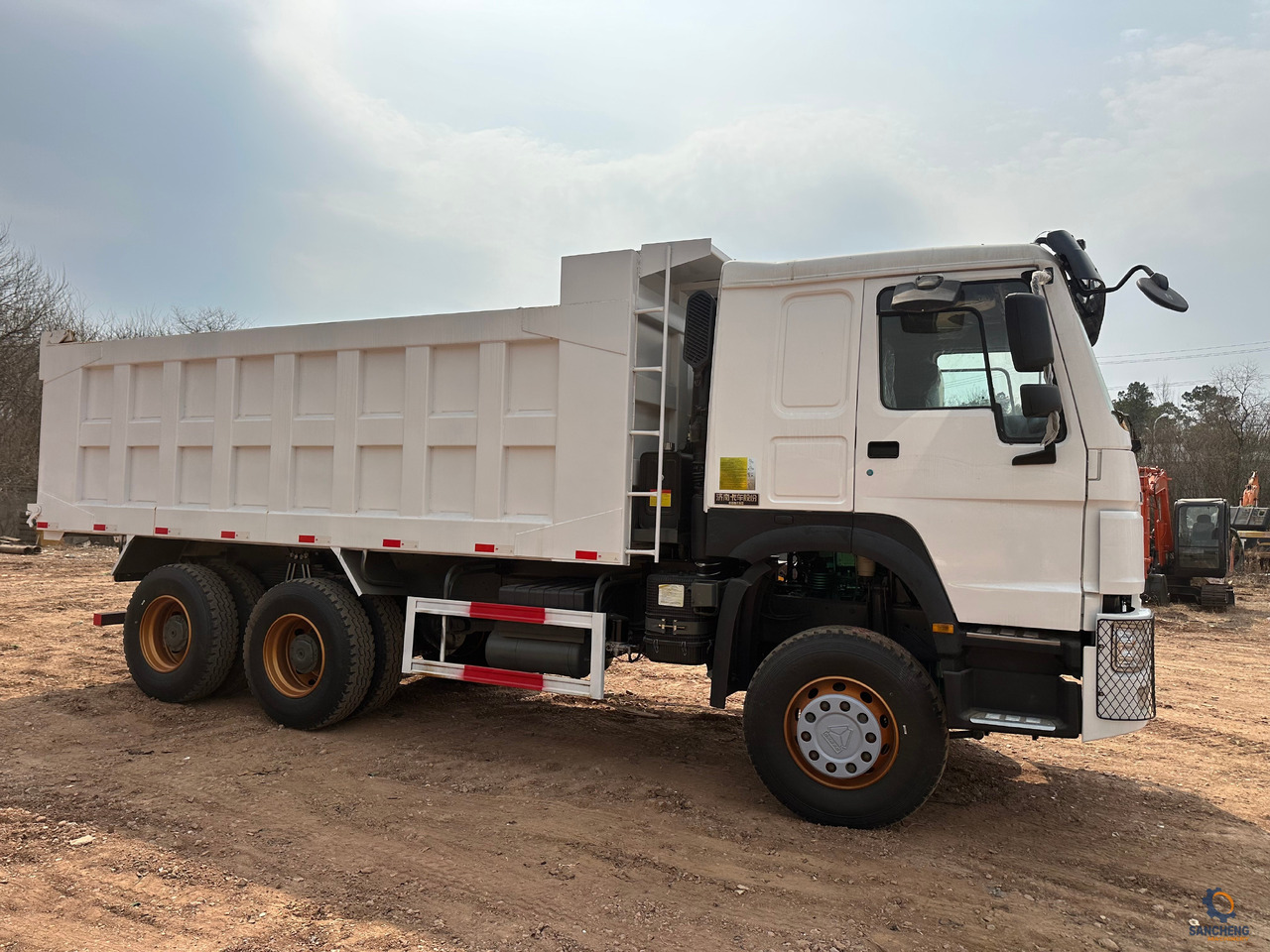 SINOTRUK HOWO Dump truck 371 6x4 - Tippbil lastbil: bild 2 SINOTRUK HOWO Dump truck 371 6x4 - Tippbil lastbil: bild 2
