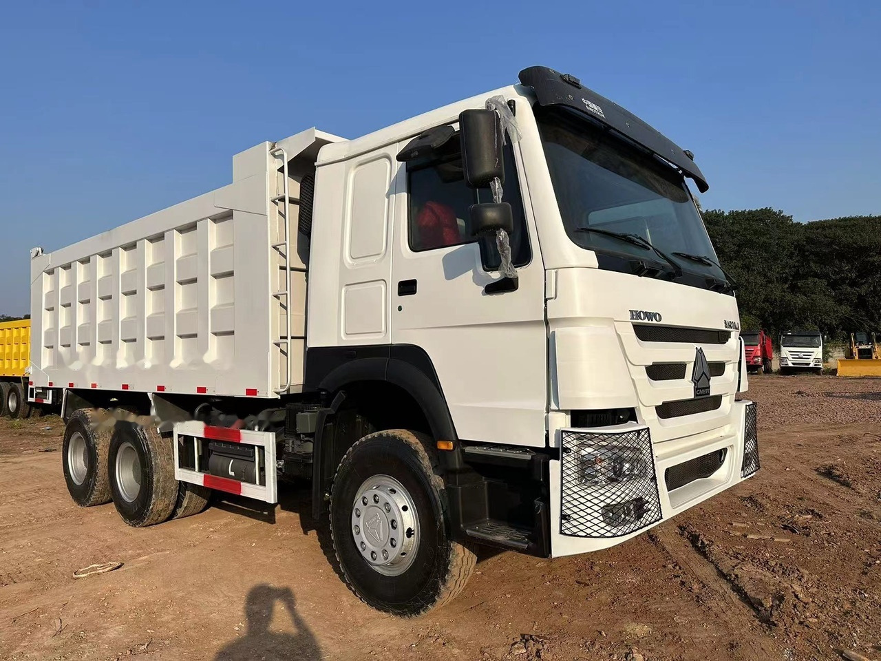 SINOTRUK HOWO HOWO 371 6x4 - Tippbil lastbil: bild 2 SINOTRUK HOWO HOWO 371 6x4 - Tippbil lastbil: bild 2