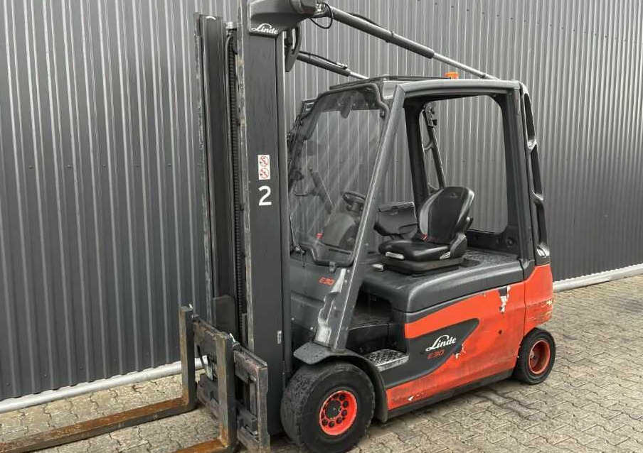 Linde E30L-01 - Eltruck: bild 1 Linde E30L-01 - Eltruck: bild 1