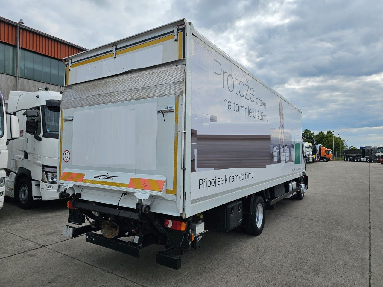 Iveco EURO-CARGO 120E25 * SCHLAFKABINE * BÄR 1,5 T * - Lastbil med skåp: bild 4 Iveco EURO-CARGO 120E25 * SCHLAFKABINE * BÄR 1,5 T * - Lastbil med skåp: bild 4