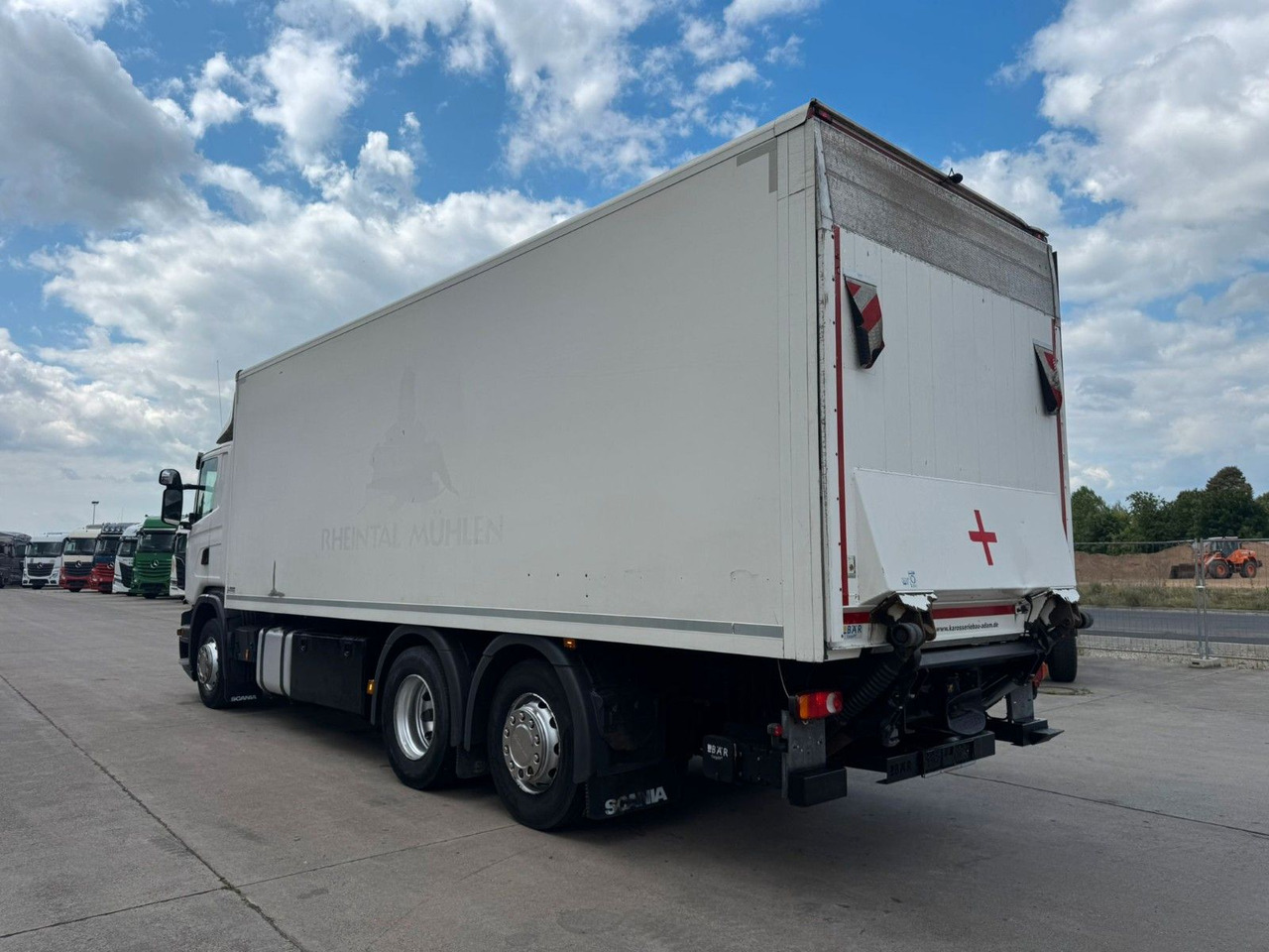 Scania P 380 * KOFFER * LBW 3 TON * LENK / LIFTACHSE * - Lastbil med skåp: bild 4 Scania P 380 * KOFFER * LBW 3 TON * LENK / LIFTACHSE * - Lastbil med skåp: bild 4