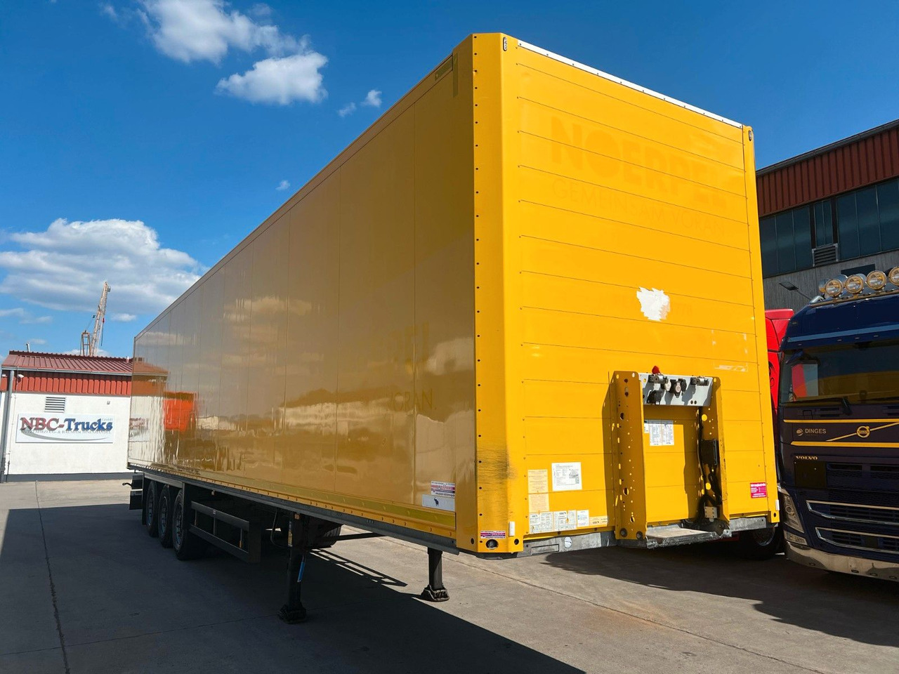 Schmitz Cargobull SCB S3B * KOFFER * SCHEIBENBREMSE * DOPPELSTOCK - Skåp semitrailer: bild 1 Schmitz Cargobull SCB S3B * KOFFER * SCHEIBENBREMSE * DOPPELSTOCK - Skåp semitrailer: bild 1