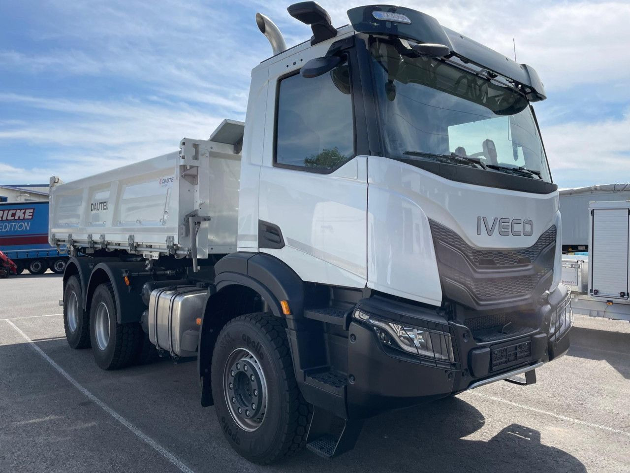 Iveco X-Way AD300X54Z HR OFF - Tippbil lastbil: bild 2 Iveco X-Way AD300X54Z HR OFF - Tippbil lastbil: bild 2
