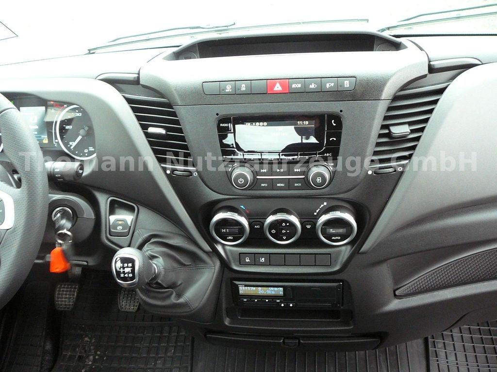 Ny Bärgningsbil, Transportbil Iveco DAILY 70C18 Schiebeplateau Luftfederung: bild 17