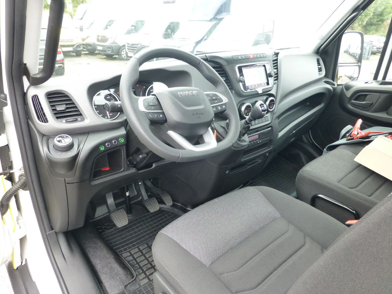 Bärgningsbil Iveco DAILY 72C18 Schiebeplateu Luftfed Navi Hubbrille: bild 20