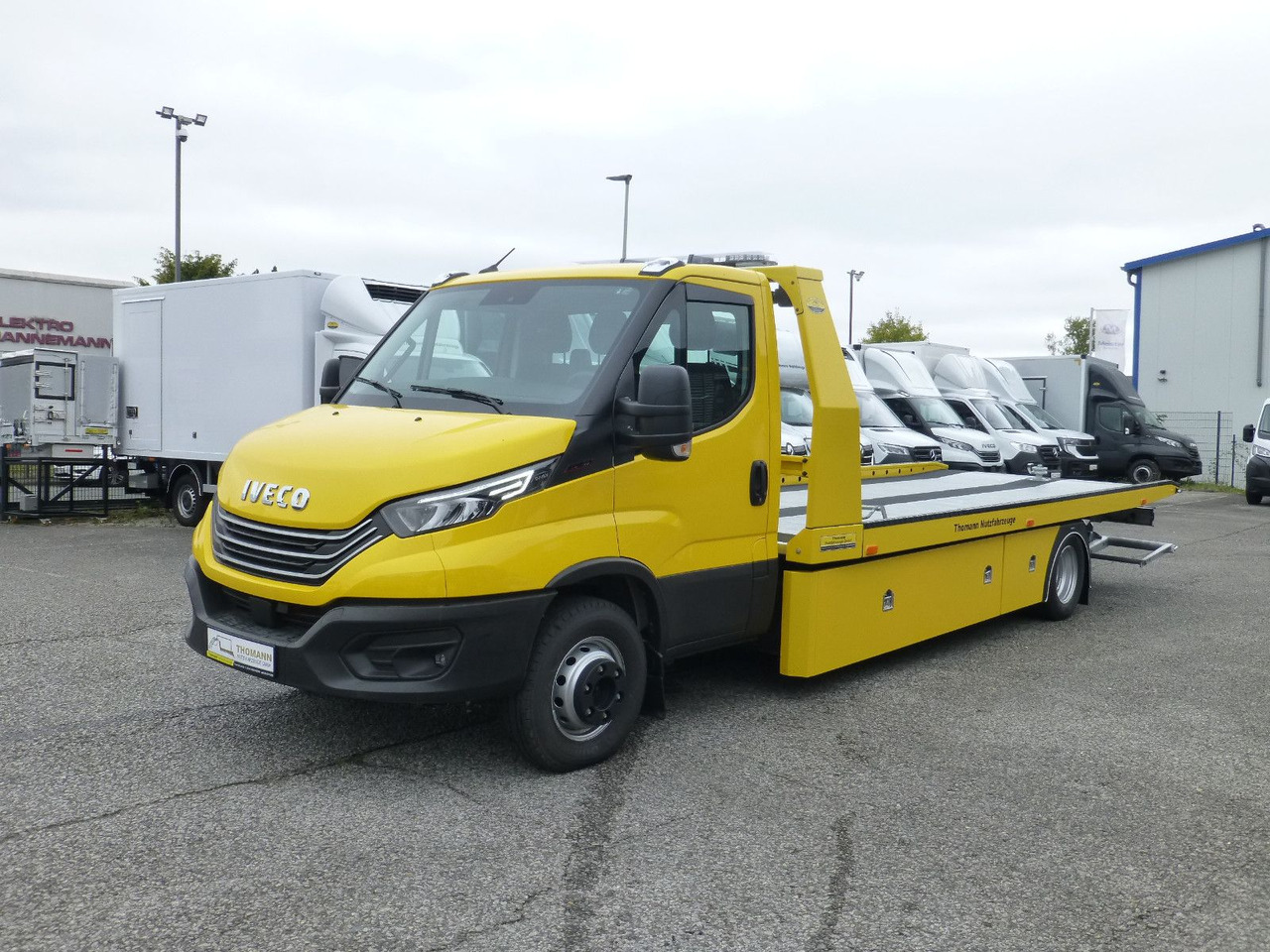 Iveco DAILY 72C18 Schiebeplateu Luftfed Navi Hubbrille - Bärgningsbil: bild 2 Iveco DAILY 72C18 Schiebeplateu Luftfed Navi Hubbrille - Bärgningsbil: bild 2