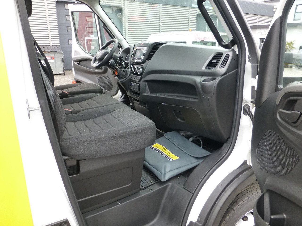 Bärgningsbil Iveco DAILY 72C18 Schiebeplateu Luftfed Navi Hubbrille: bild 23