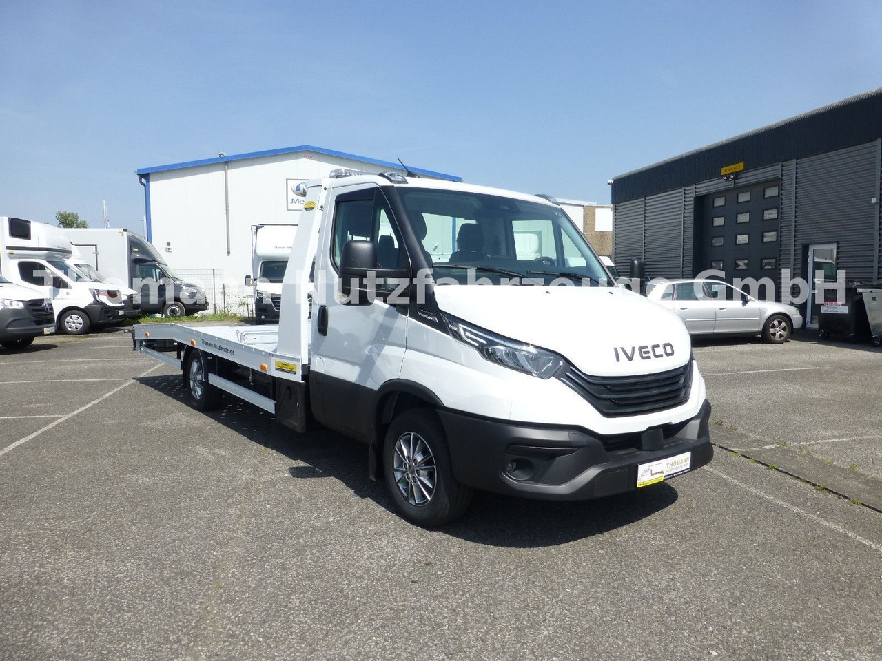 Iveco Daily 35S18 Autotransporter Aut. Luftfed. NAVI - Bärgningsbil: bild 2 Iveco Daily 35S18 Autotransporter Aut. Luftfed. NAVI - Bärgningsbil: bild 2