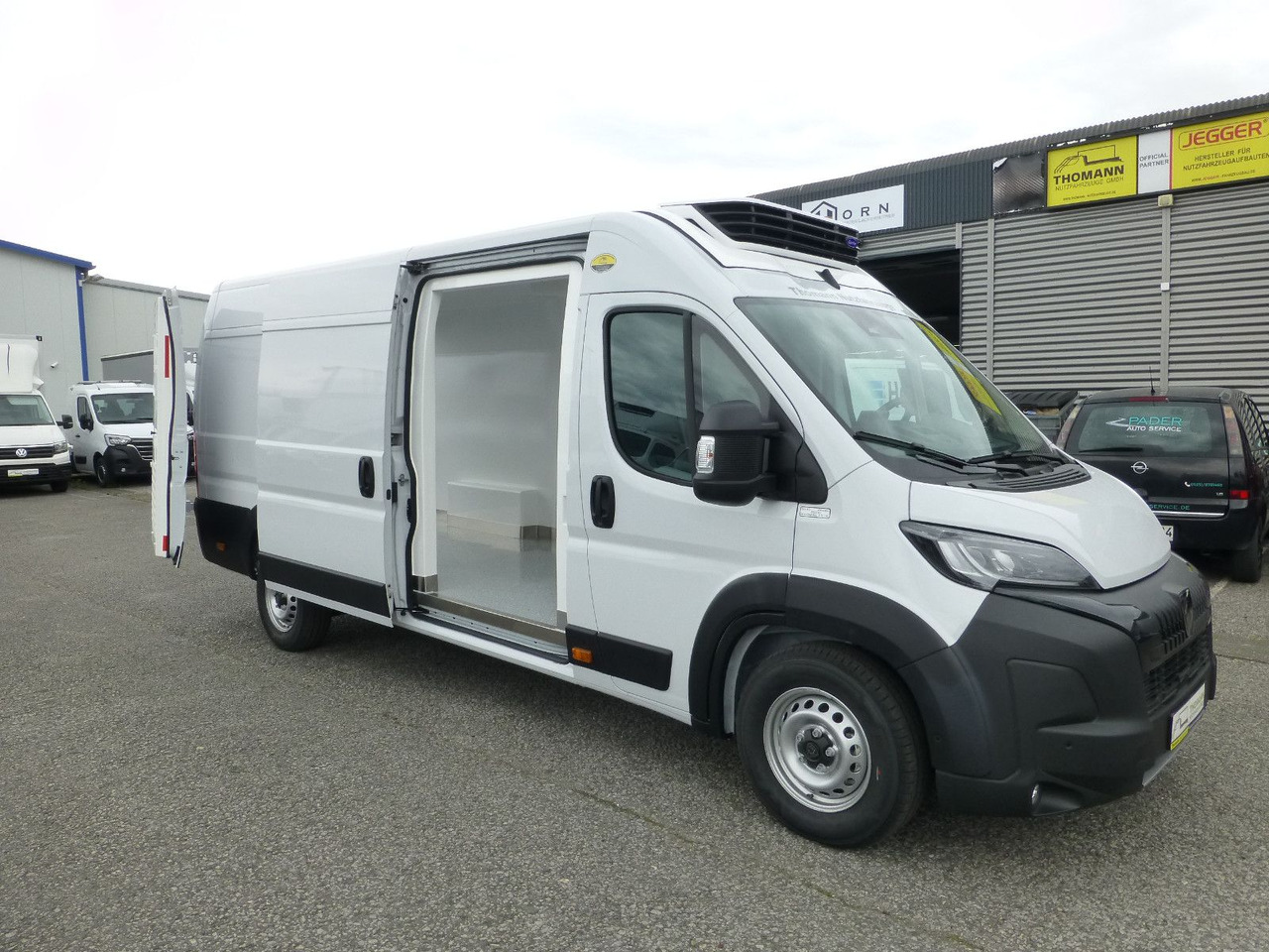 Peugeot Boxer Kühlkastenwagen Carrier Xarios 300 GH Navi - Kylbil: bild 1 Peugeot Boxer Kühlkastenwagen Carrier Xarios 300 GH Navi - Kylbil: bild 1